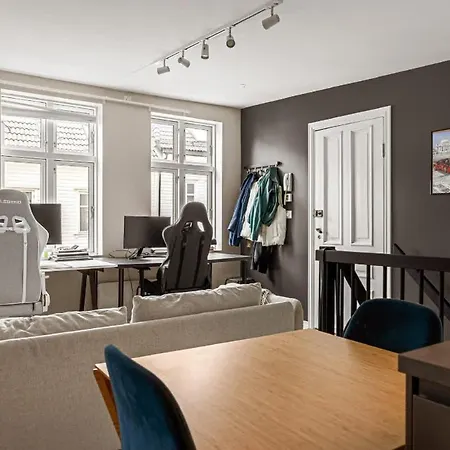 Heimby Living - Free Wifi - Four Bedrooms Apartment *